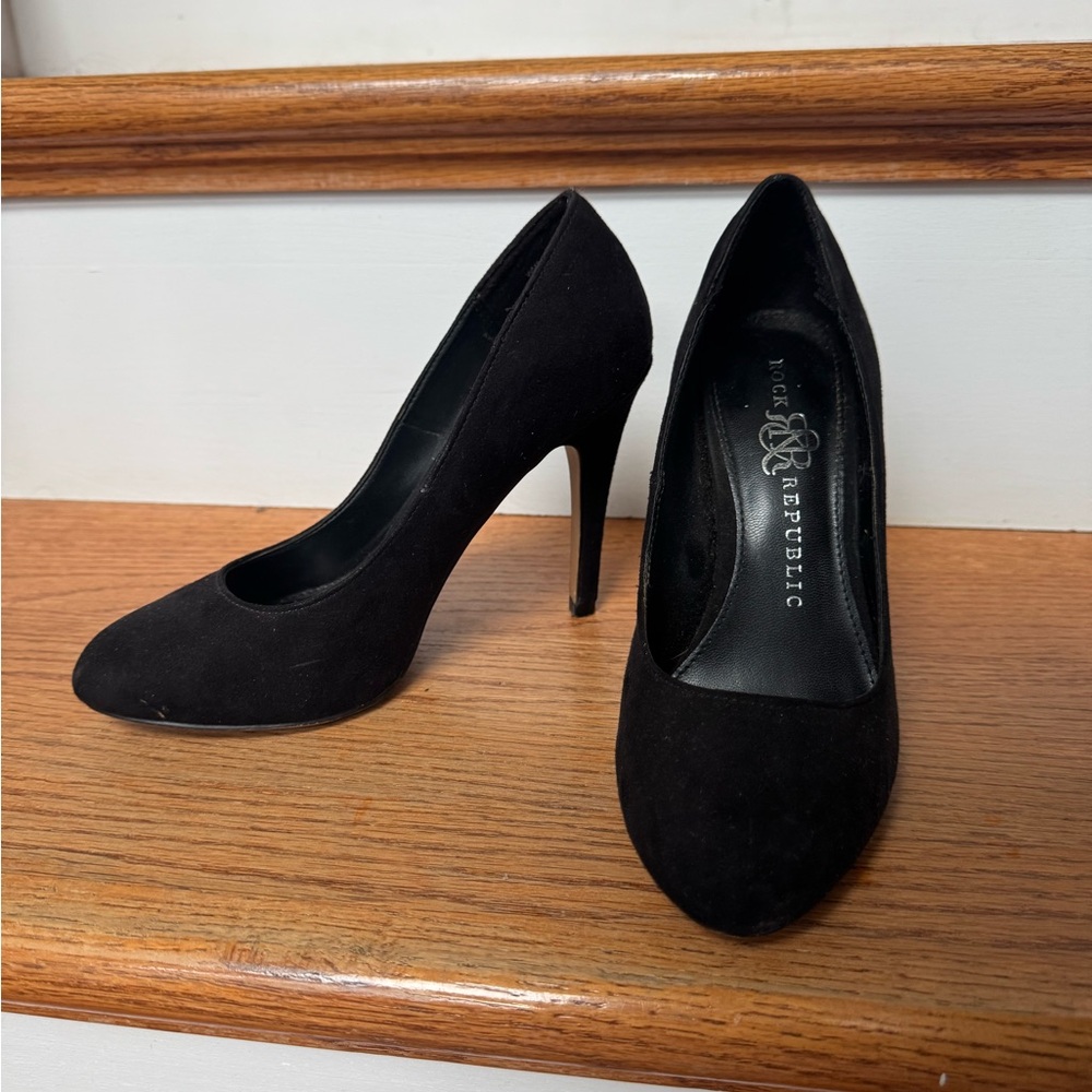 Rock & Republic Black Suede Stiletto Pumps